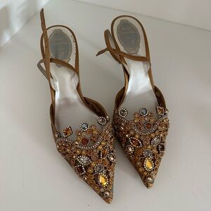 Magnificent Gold Rene Canovilla sling back silk and jeweled shoes. Size 39 1/2.